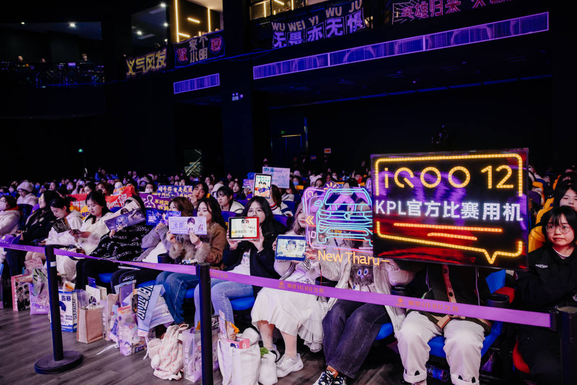 包含B体育:电竞直播，观众热情高涨的词条