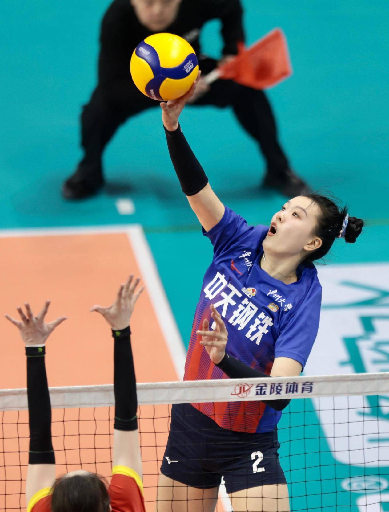 关于B体育：挑战与荣耀：运动员背后的努力与坚守的信息