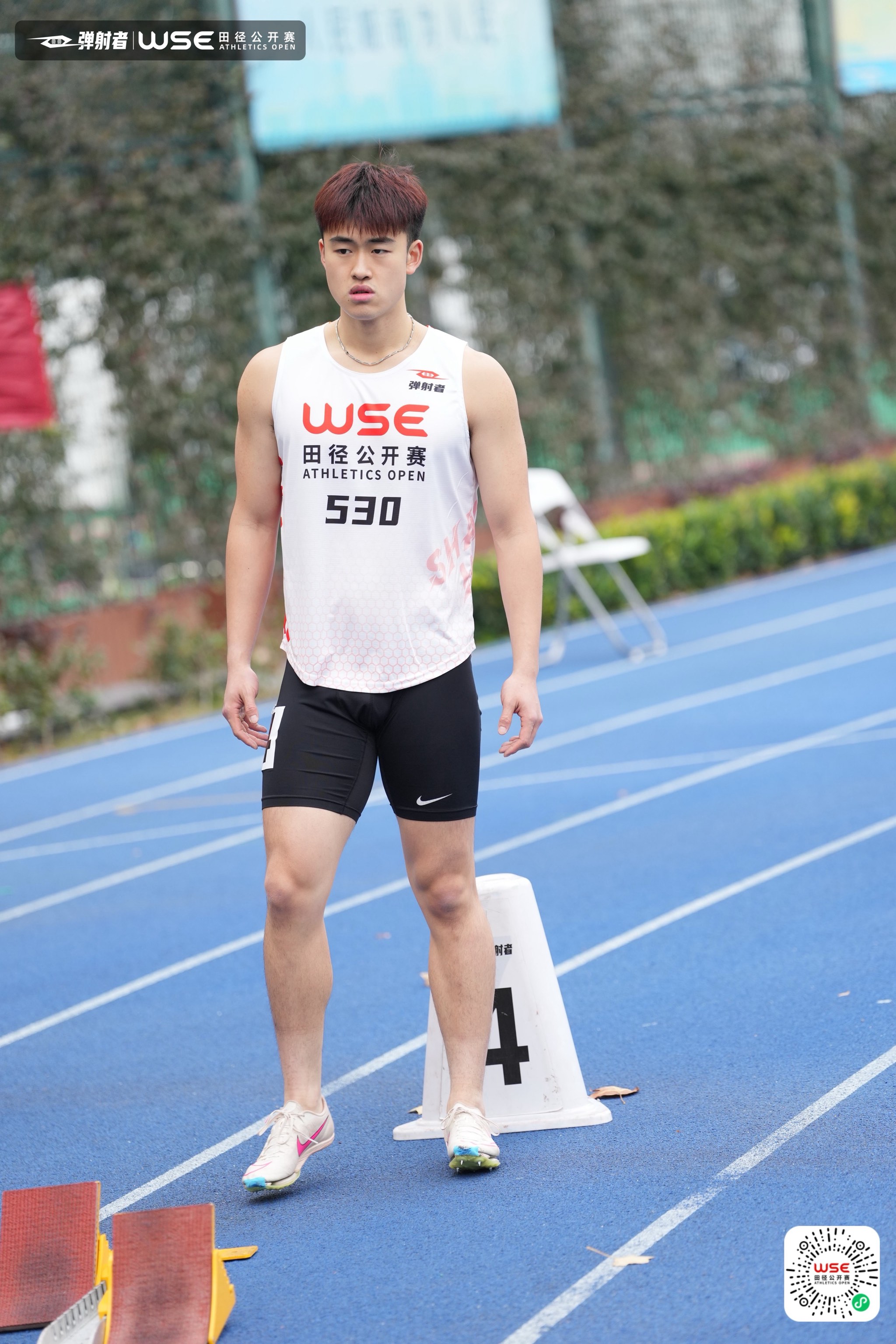 包含