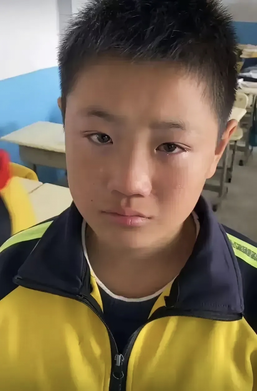 包含B体育平台:年轻球员戴伟浚“技术扶贫”，球迷：中国足球的希望全靠他了？的词条